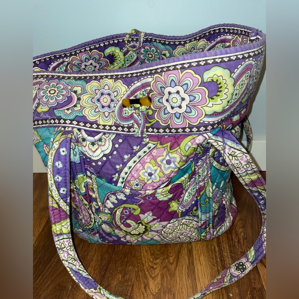 Vera Bradley Tote in perfect condition with no wear and tear or stains!